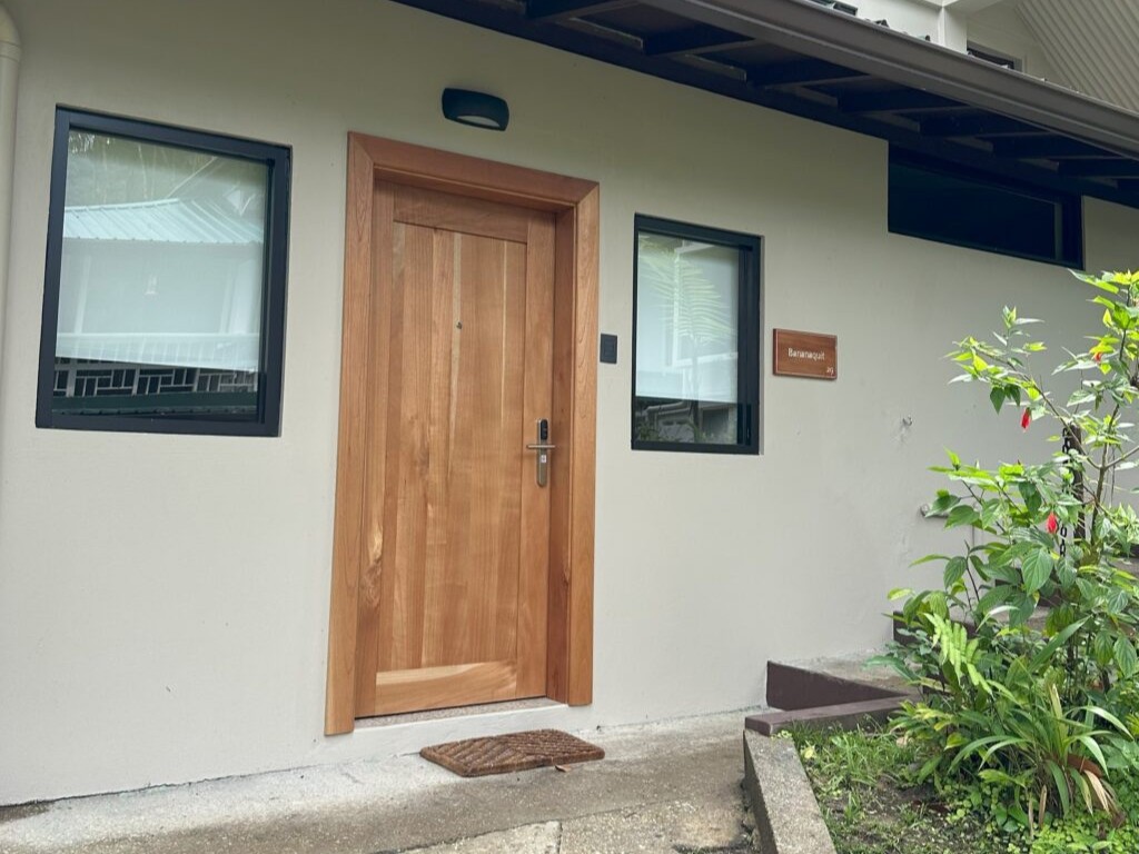 Bananaquit-Outside-Room-1024x1008